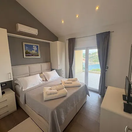 Deluxe Apartment *