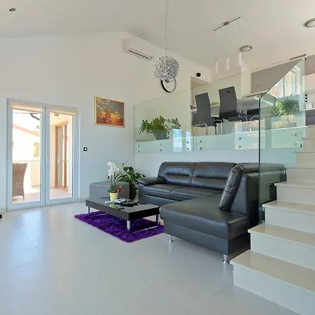 Deluxe Apartment *