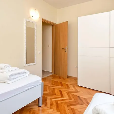 Apartment Deluxe *