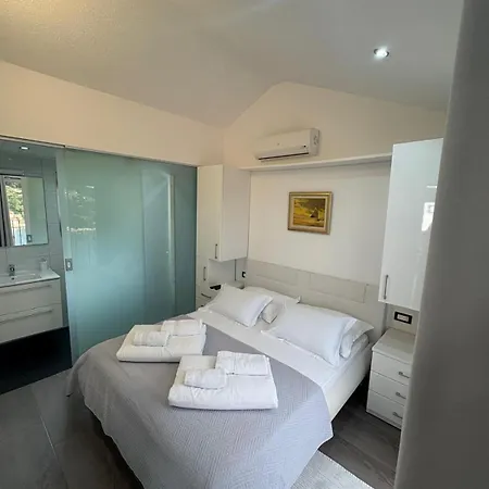Apartment Deluxe *